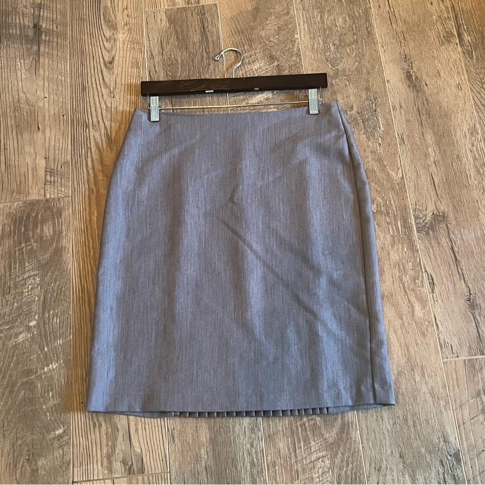 To the max! Women’s Gray Skirt Size 13